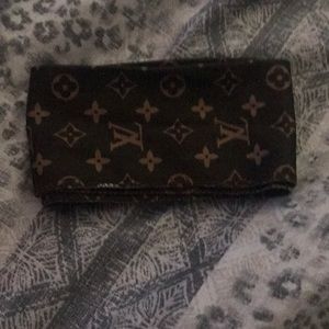 Luis Vuitton headband